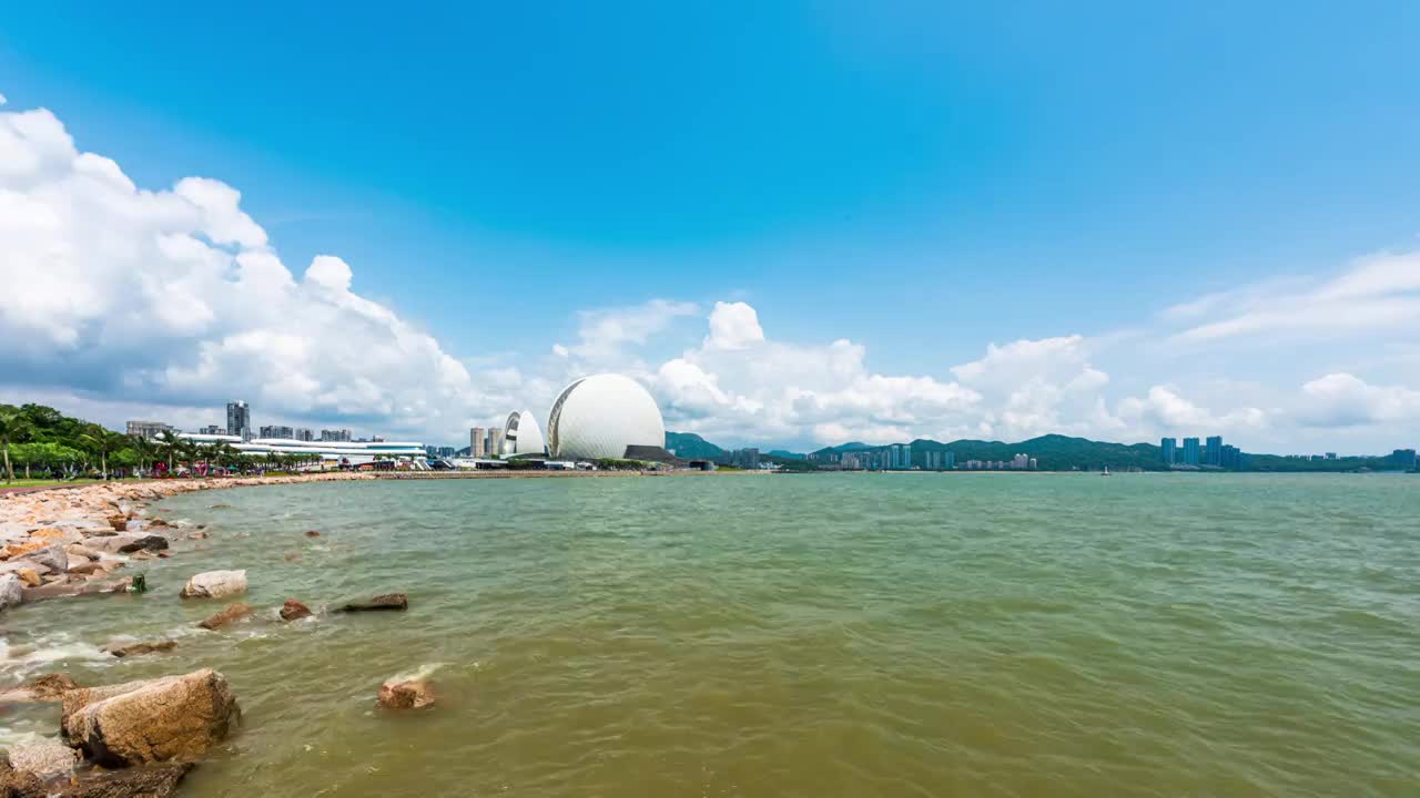 广东珠海日月贝珠海大剧院野狸岛海韵城蓝天白云6K延时视频素材