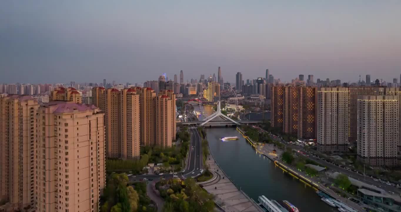 天津海河摩天轮天津之眼日转夜城市风光延时视频素材