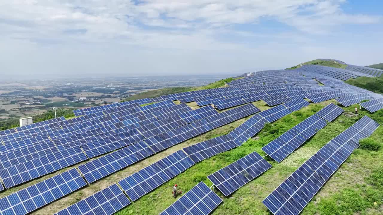 清洁能源太阳能光伏电池板电力新能源视频素材