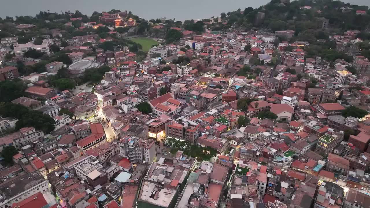 厦门鼓浪屿风光建筑黄昏夜景航拍视频素材