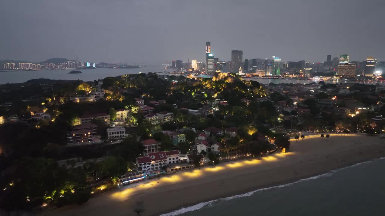 厦门鼓浪屿风光建筑黄昏夜景航拍视频素材