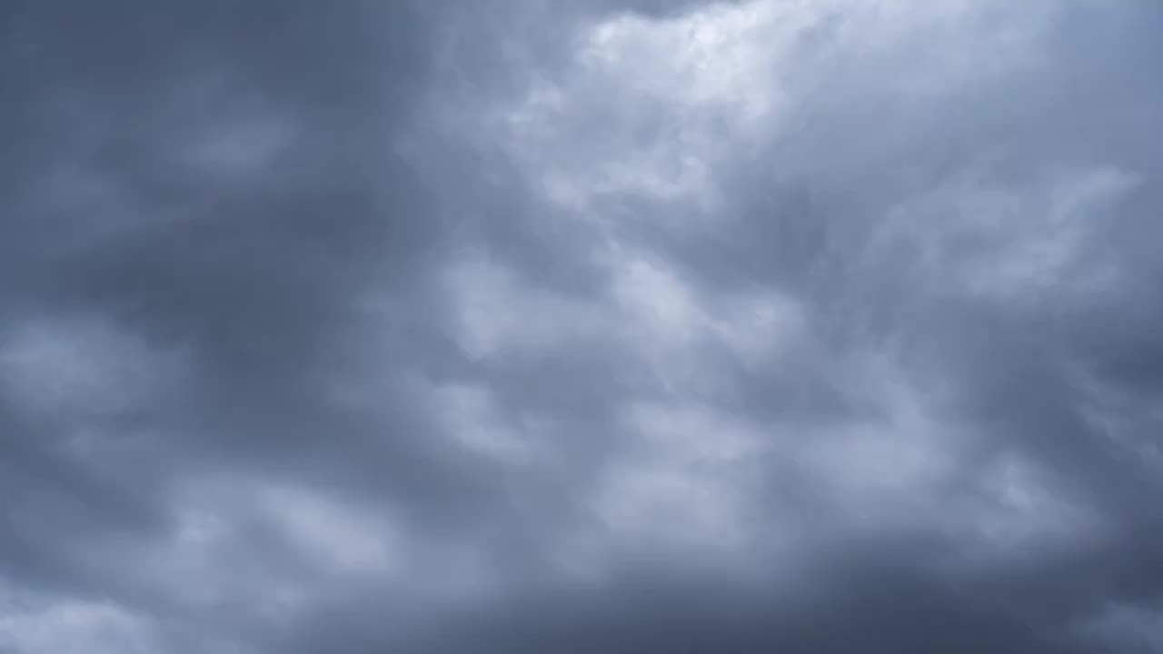 乌云暴风雨来临负面情绪视频素材