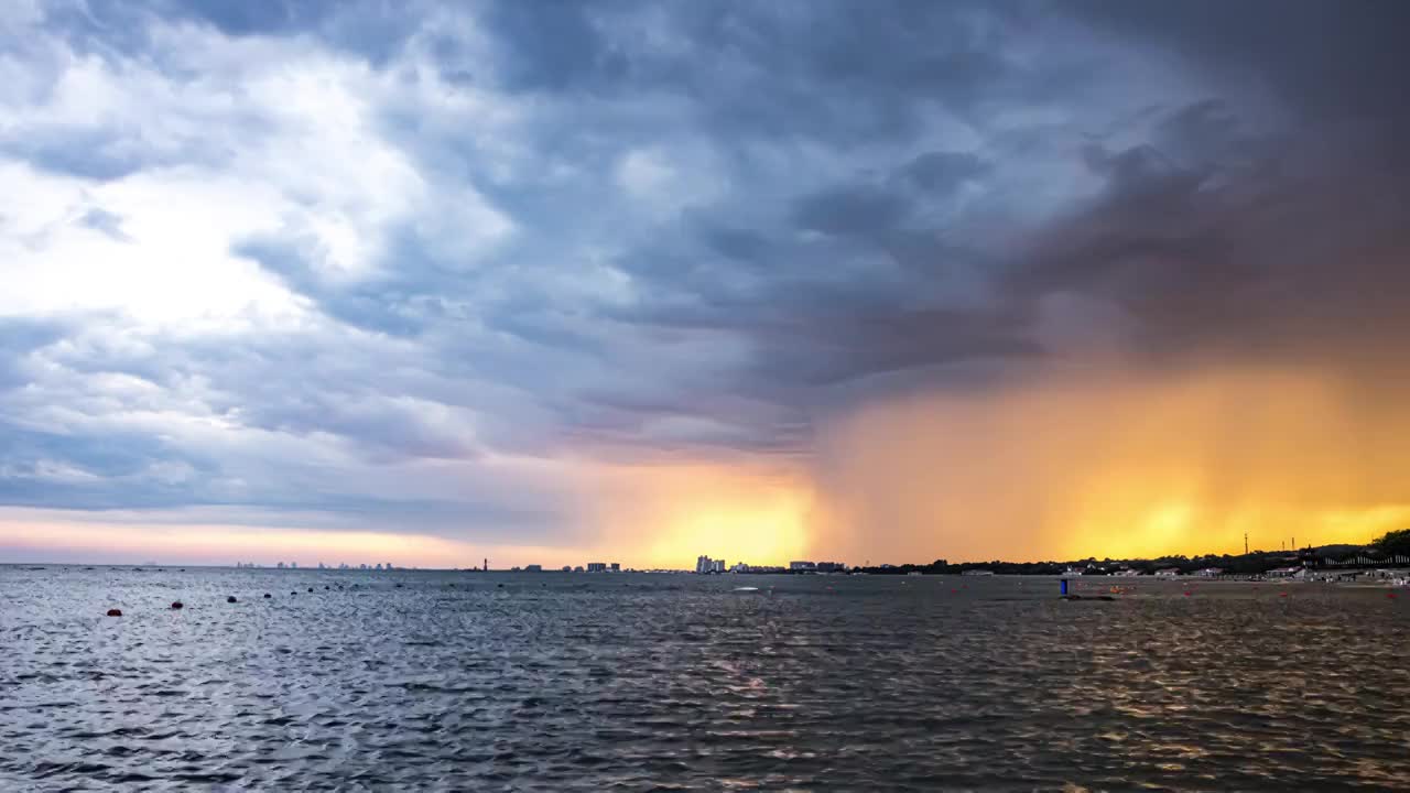 海边雷暴大雨剧烈天气和晚霞视频素材