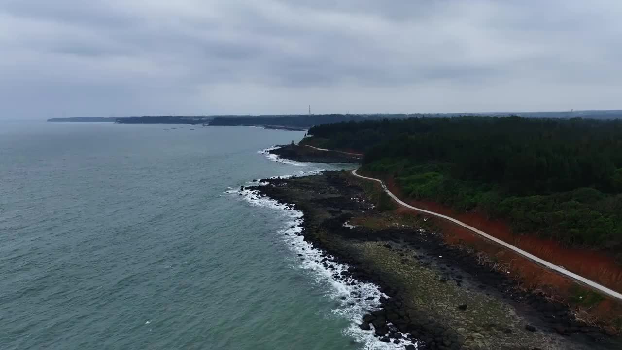 火山海岸和礁石视频素材