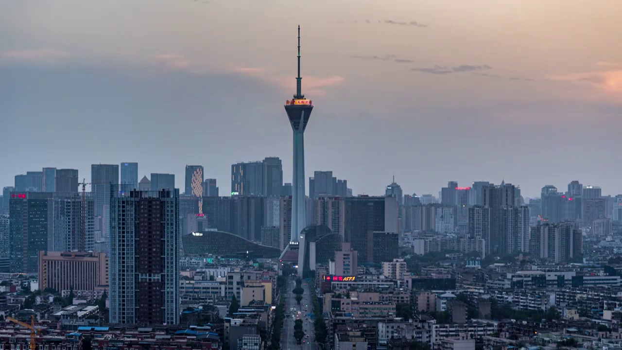 天府熊猫塔夕阳夜景车流视频素材