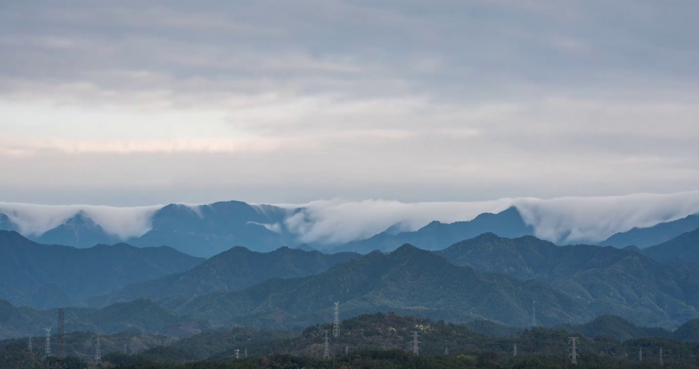 南方山脉春夏季瀑布云视频素材