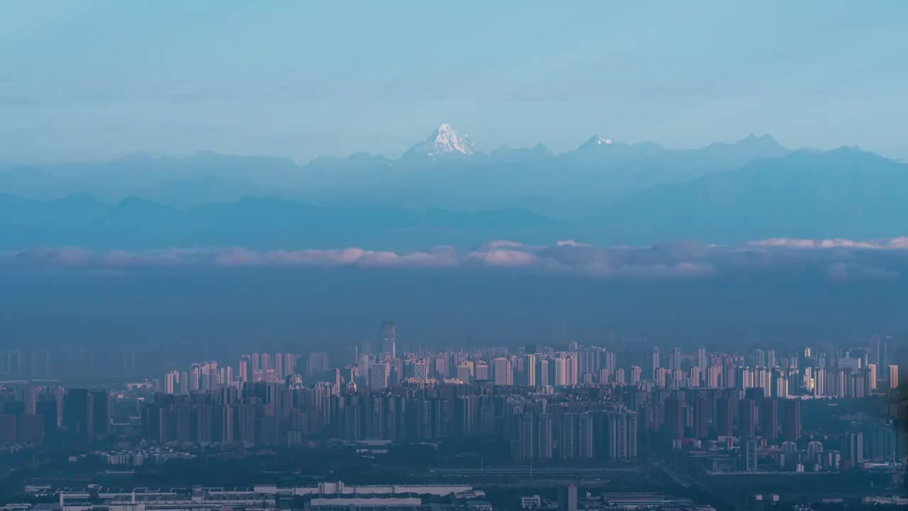 龙泉山看成都雪山云海视频素材