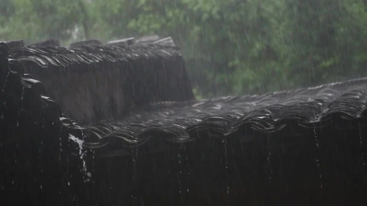 瓦房屋檐雨水视频素材