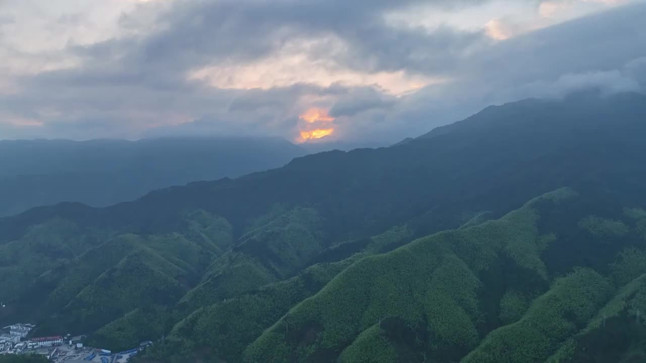 黄山风景区日落晚霞水墨画风格视频素材