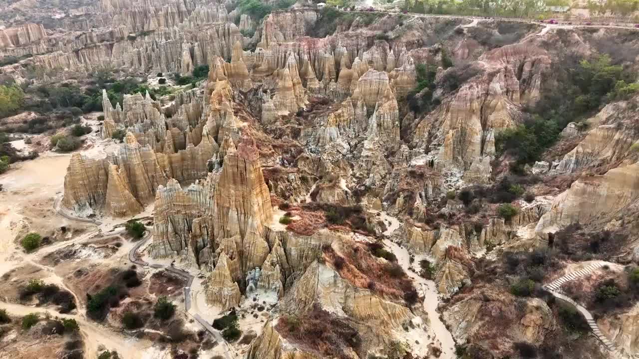 云南浪巴铺土林航拍视频素材