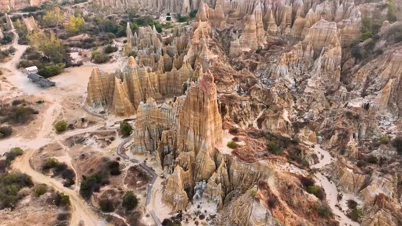 云南浪巴铺土林航拍视频素材