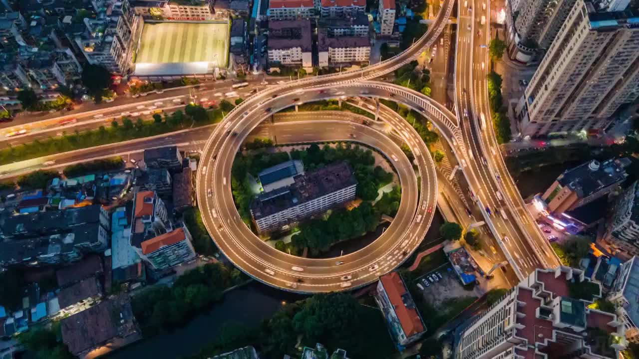 中国广州洲头咀立交繁忙车流环绕延时夜景航拍视频素材