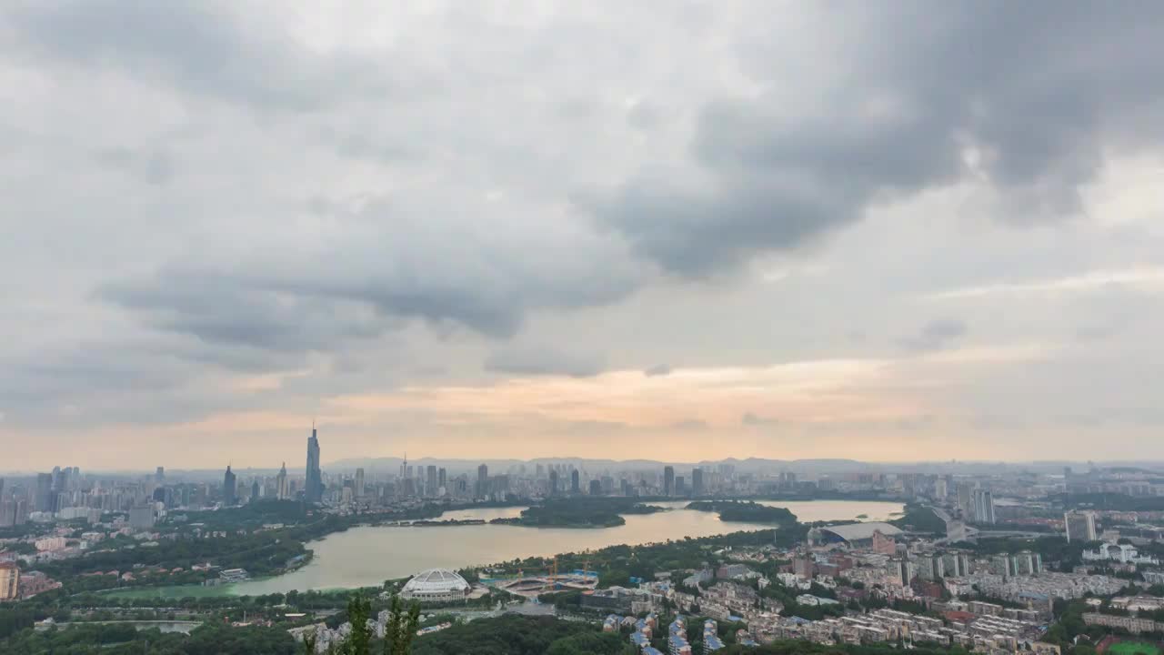 延时摄影南京城全景玄武湖日落晚霞日转夜视频素材