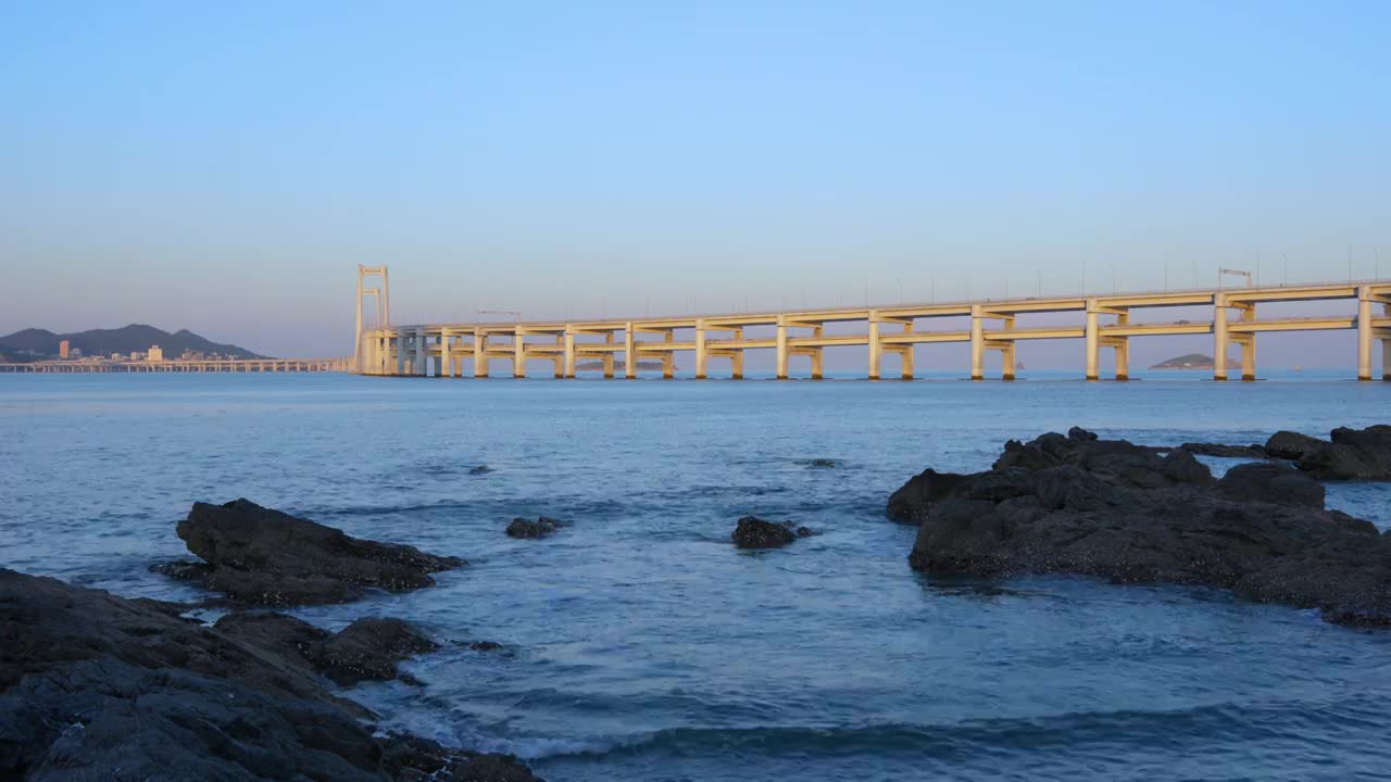 大连城市天际线海平面海景海浪视频素材