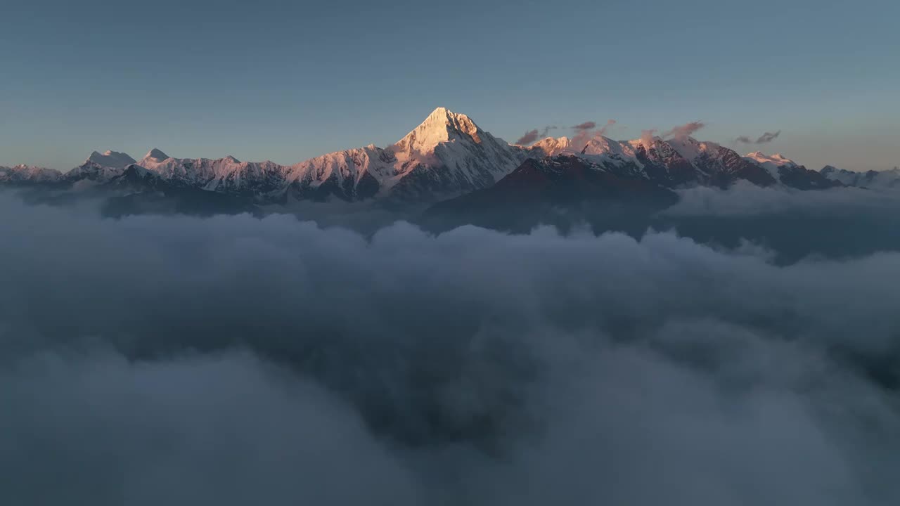 贡嘎雪山云海视频素材