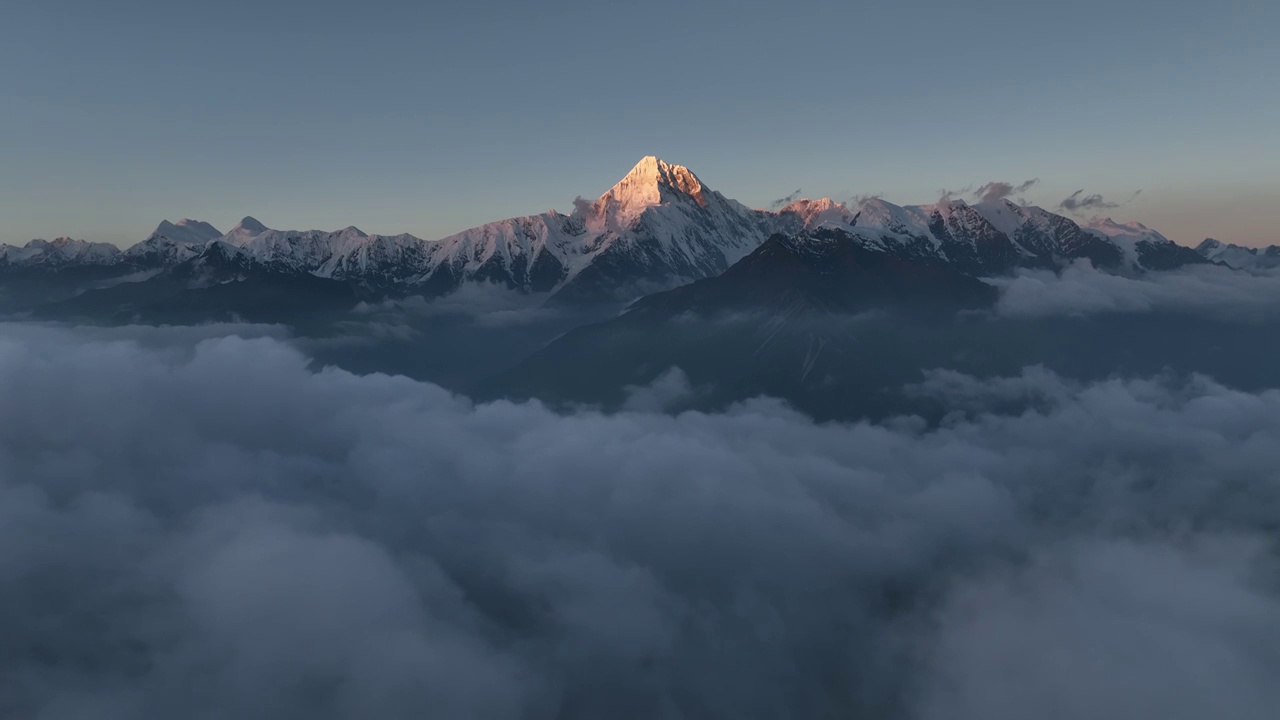 贡嘎雪山云海视频素材