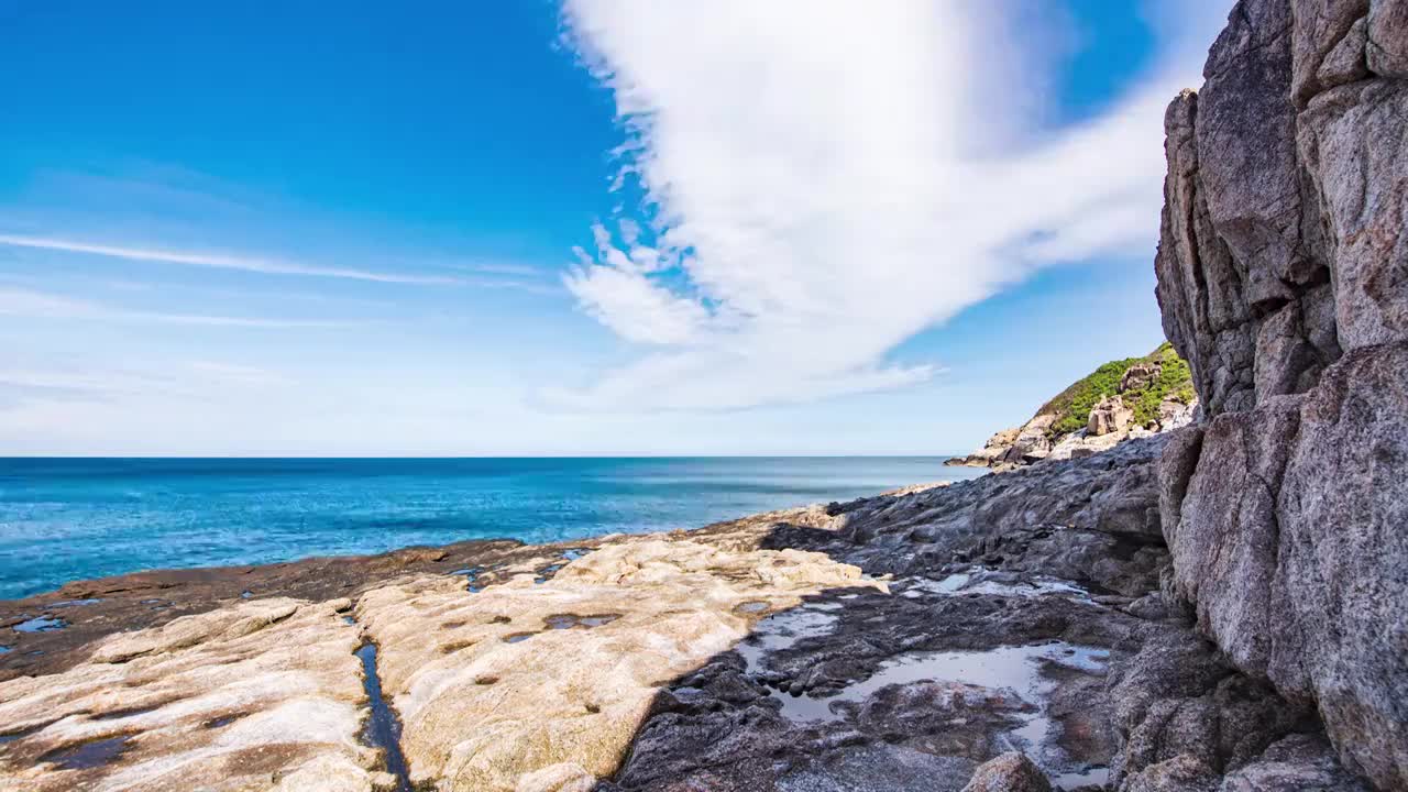 海南三亚牛车湾夏日海岸风光视频下载