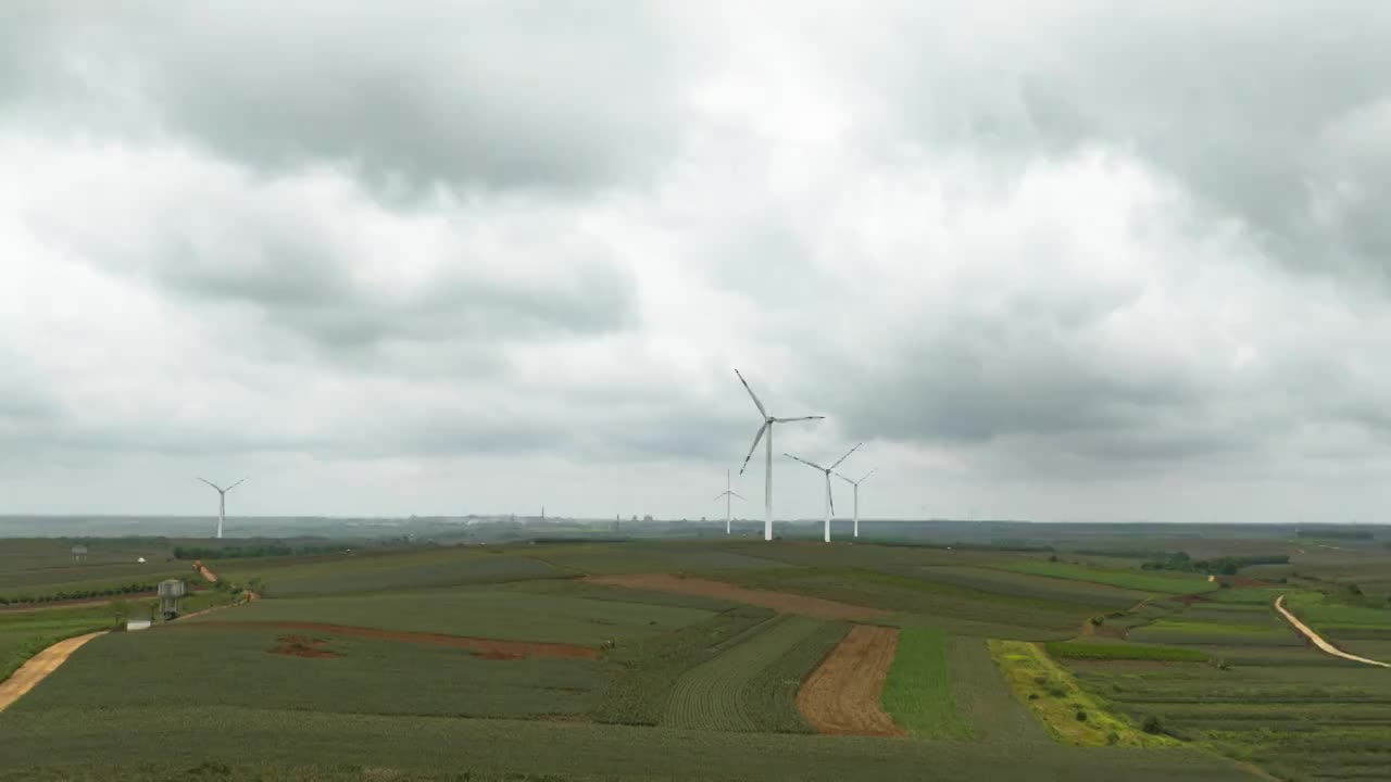 广东湛江徐闻县波罗的海风力发电场航拍美景视频素材