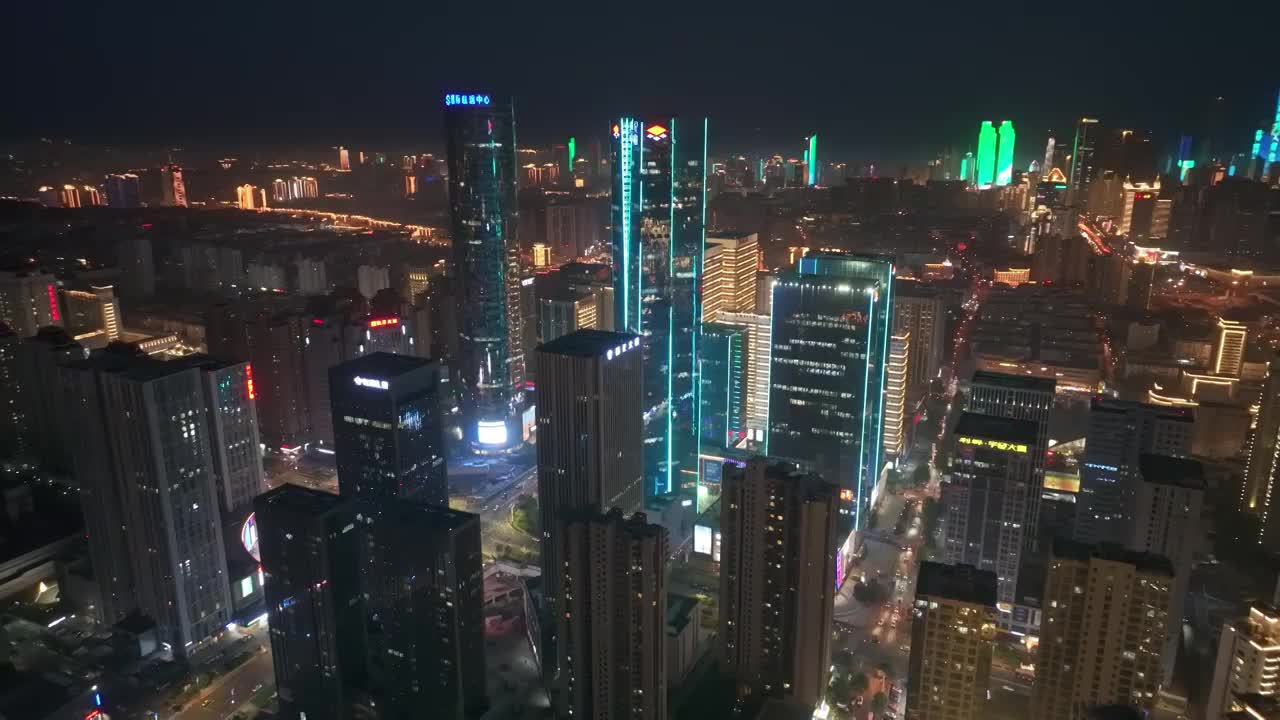 航拍城市商务区的夜景车流视频素材