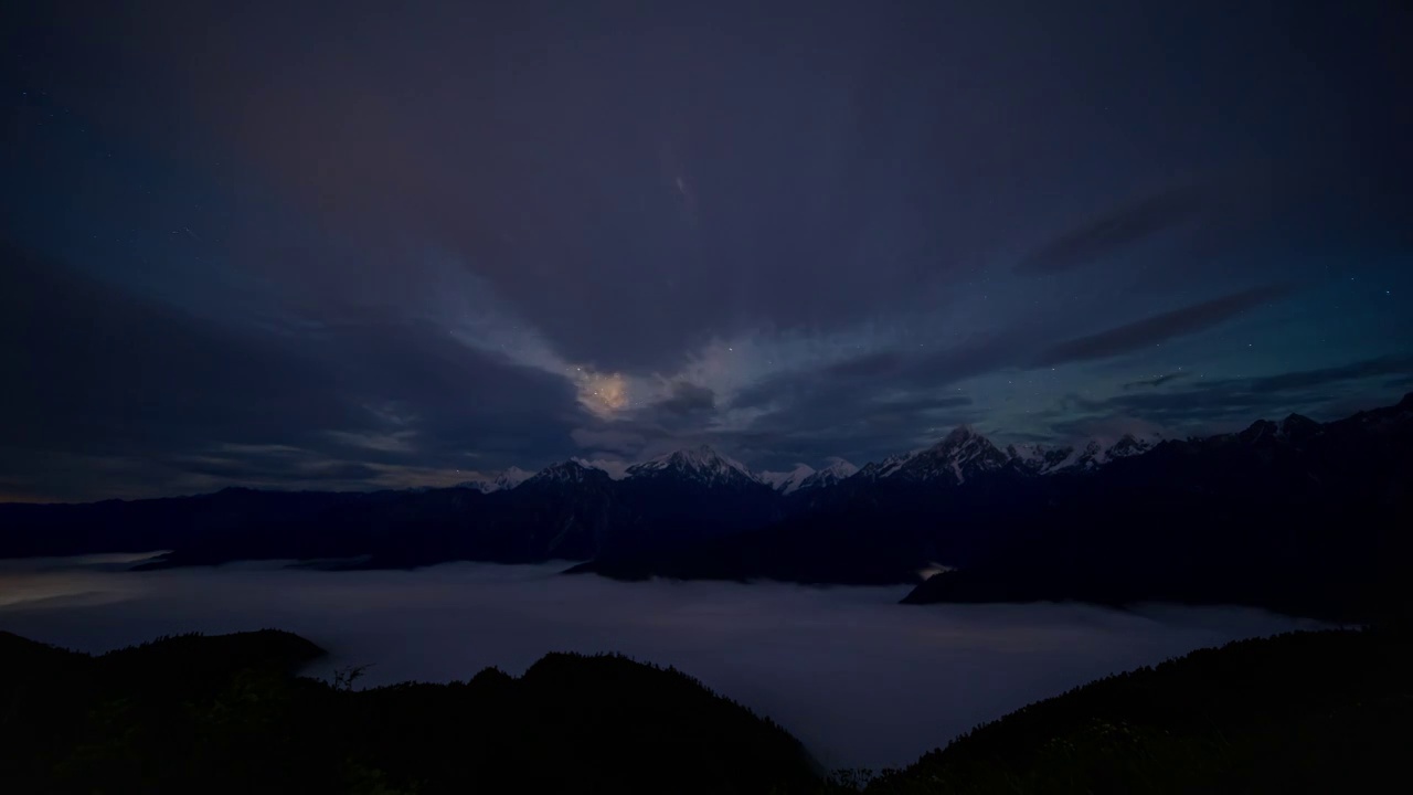 四川川西甘孜泸定贡嘎雪山星空云海视频素材