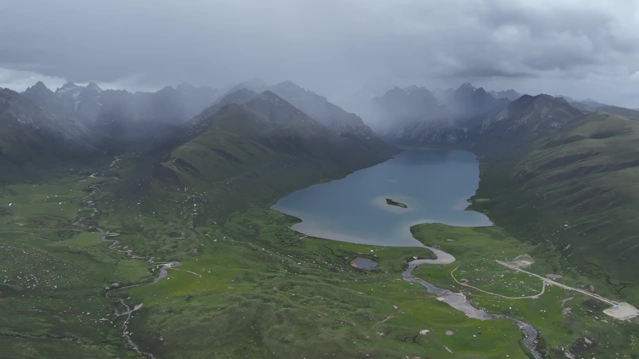 航拍青海省果洛藏族自治州久治县年保叶则风景区视频素材