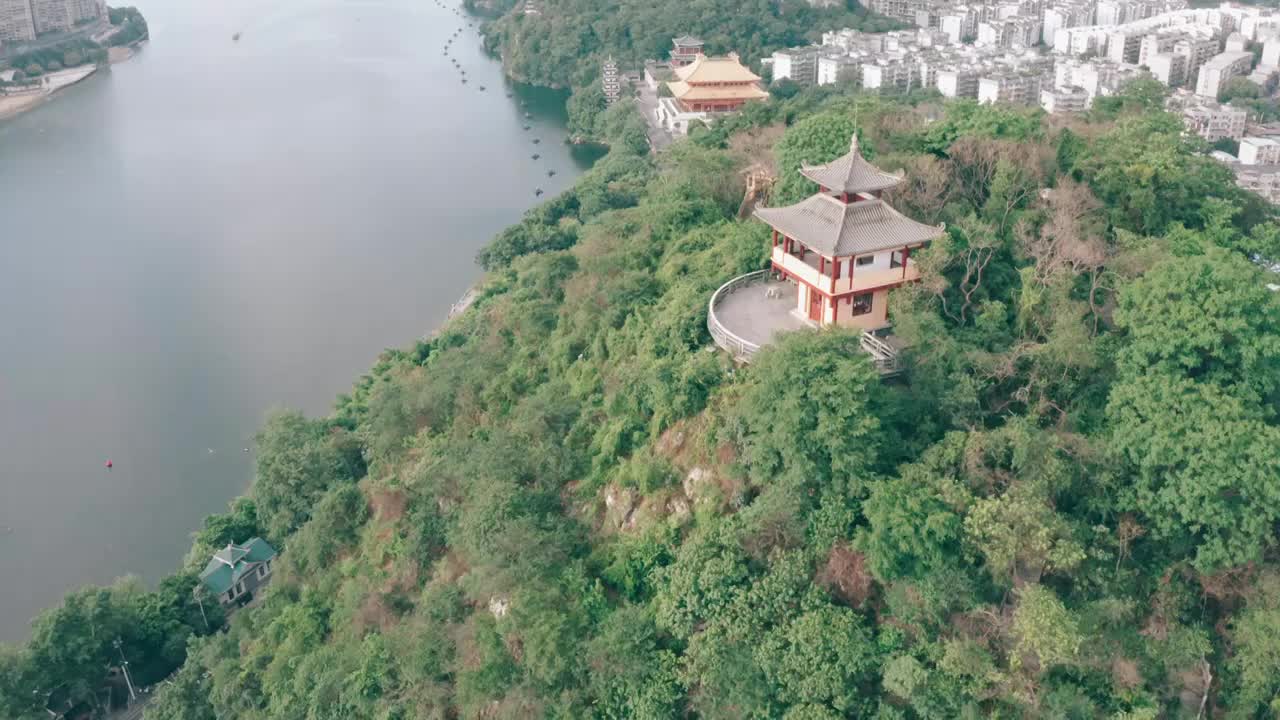 广西柳州江滨山水风光航拍，驾鹤山与文庙视频素材