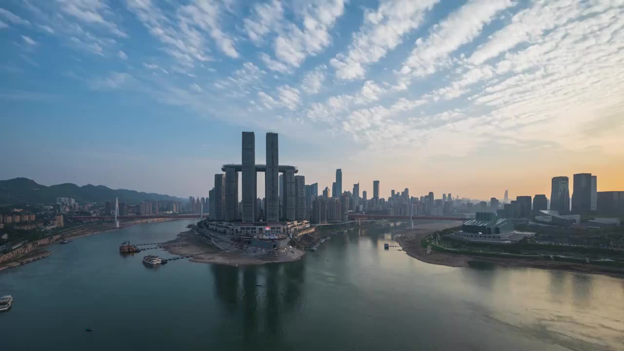 中国重庆朝天门来福士江北CBD夜景日转夜延时4K60P视频素材