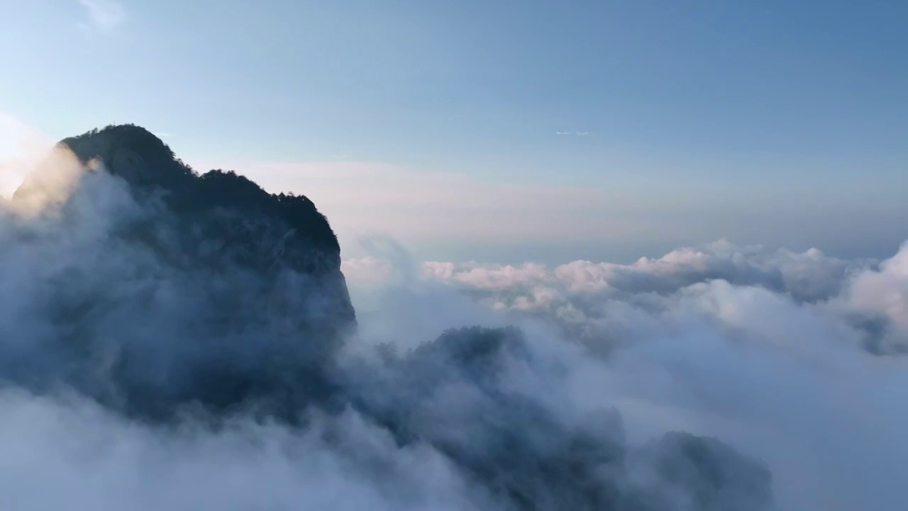 青山云海蓝天白云云雾缭绕航拍视频素材