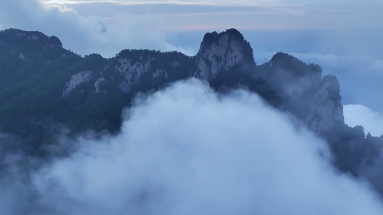 青山云海蓝天白云云雾缭绕航拍视频素材