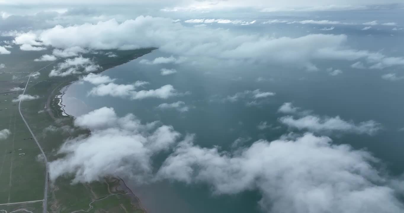 青海湖夏天云雨航拍视频下载