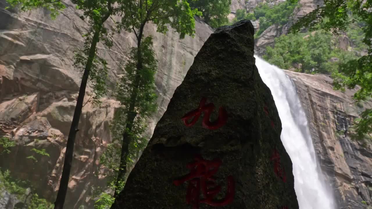 山川河流山谷悬崖瀑布岩石溪水视频素材