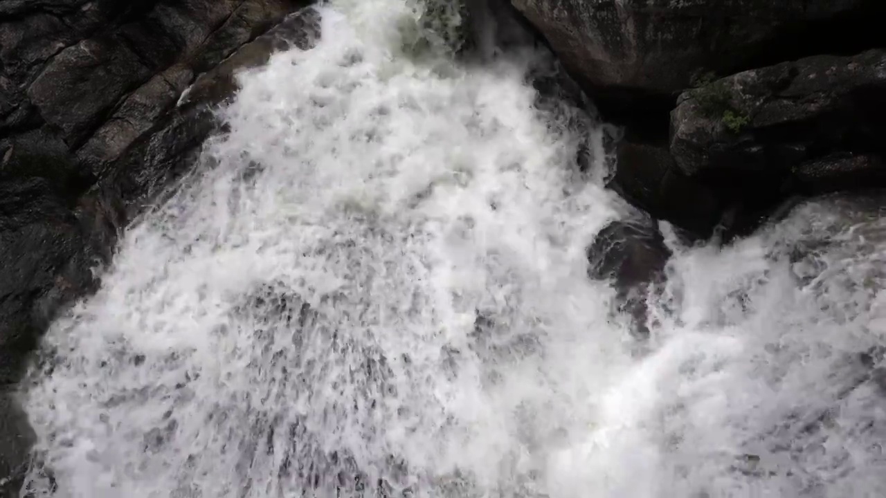 山川河流山谷悬崖瀑布岩石溪水视频素材