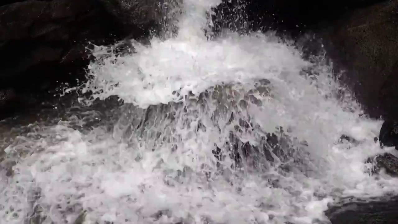 山川河流山谷悬崖瀑布岩石溪水视频素材