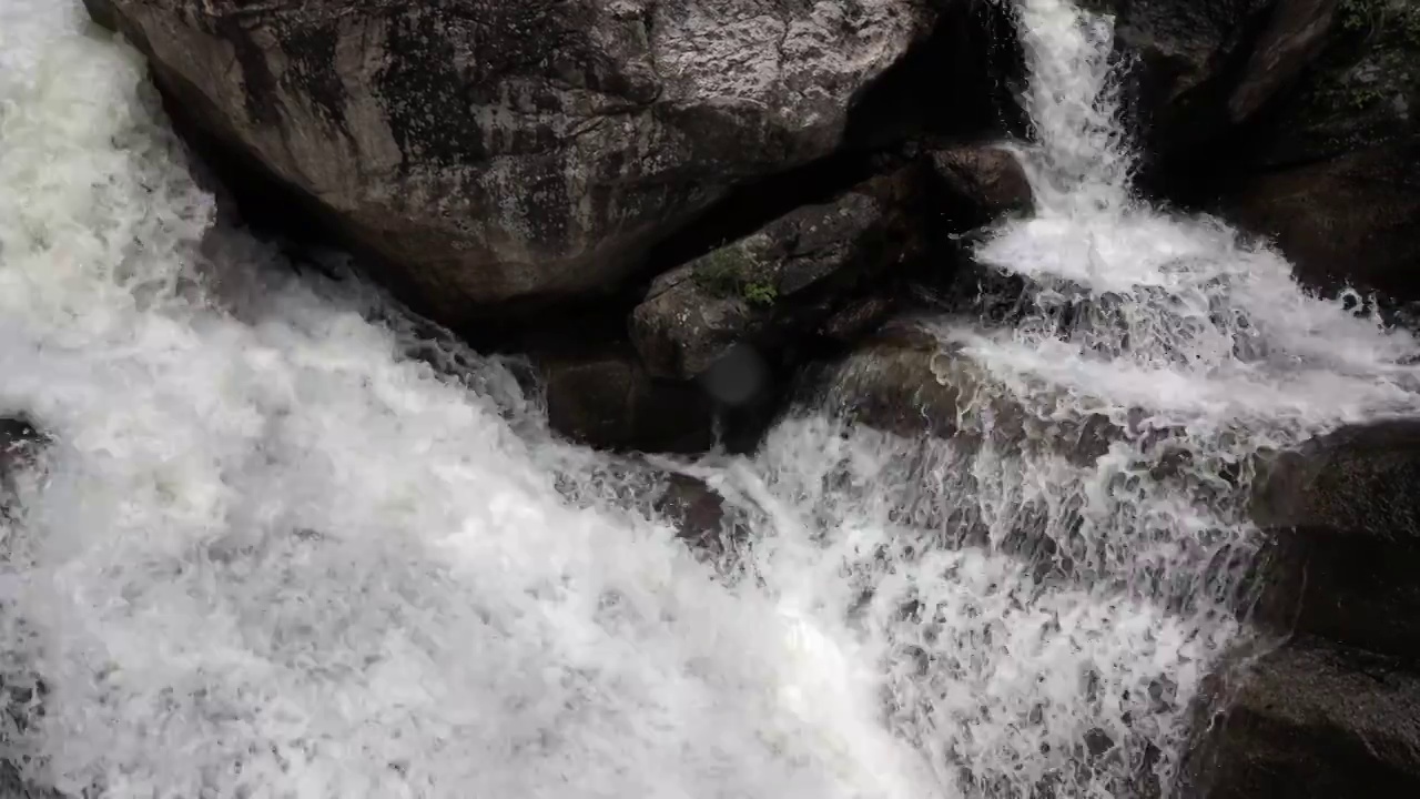 山川河流山谷悬崖瀑布岩石溪水视频素材