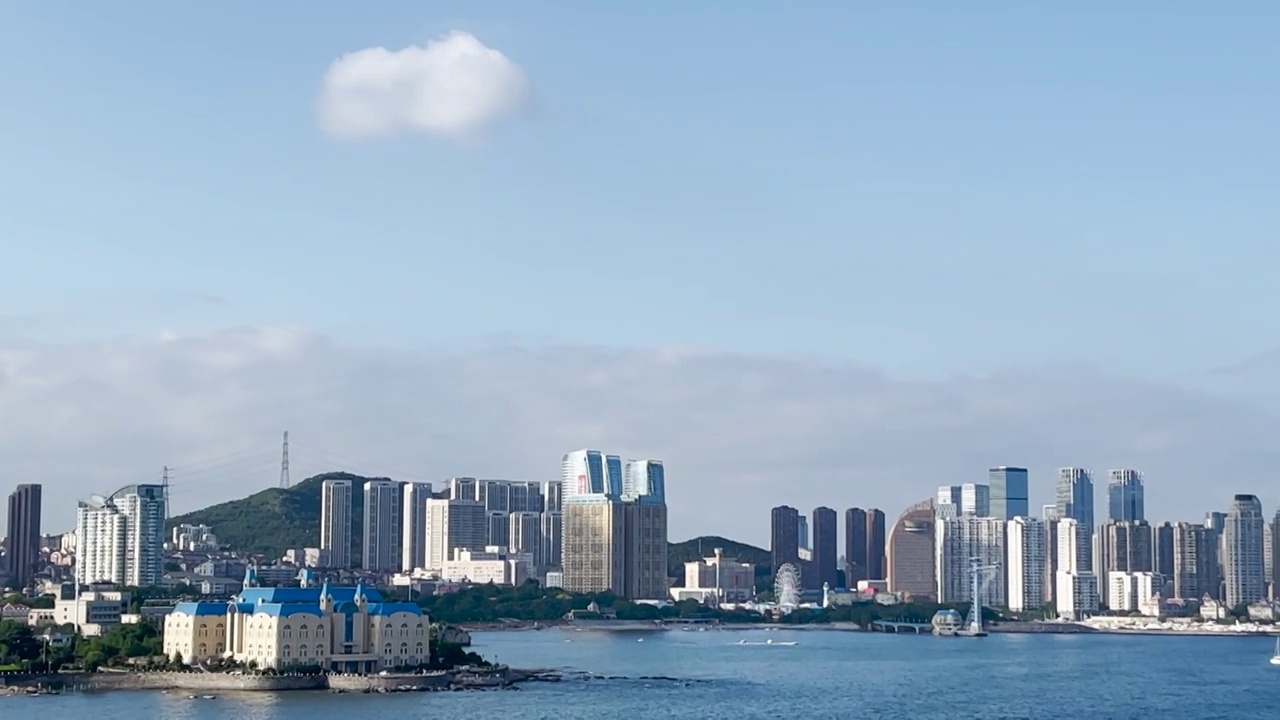 大连跨海大桥上看对面的黑石礁及星海湾风景视频素材