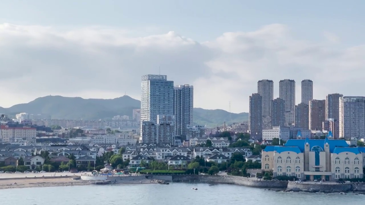 大连跨海大桥上看对面的黑石礁及星海湾风景视频素材