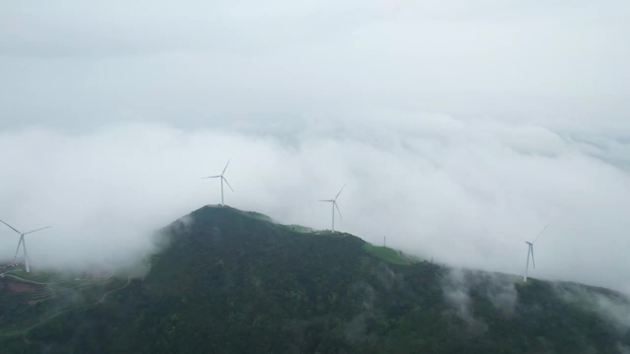 宁波宁海县枫槎岭风力发电厂雨后云海风车自然风光航拍视频素材