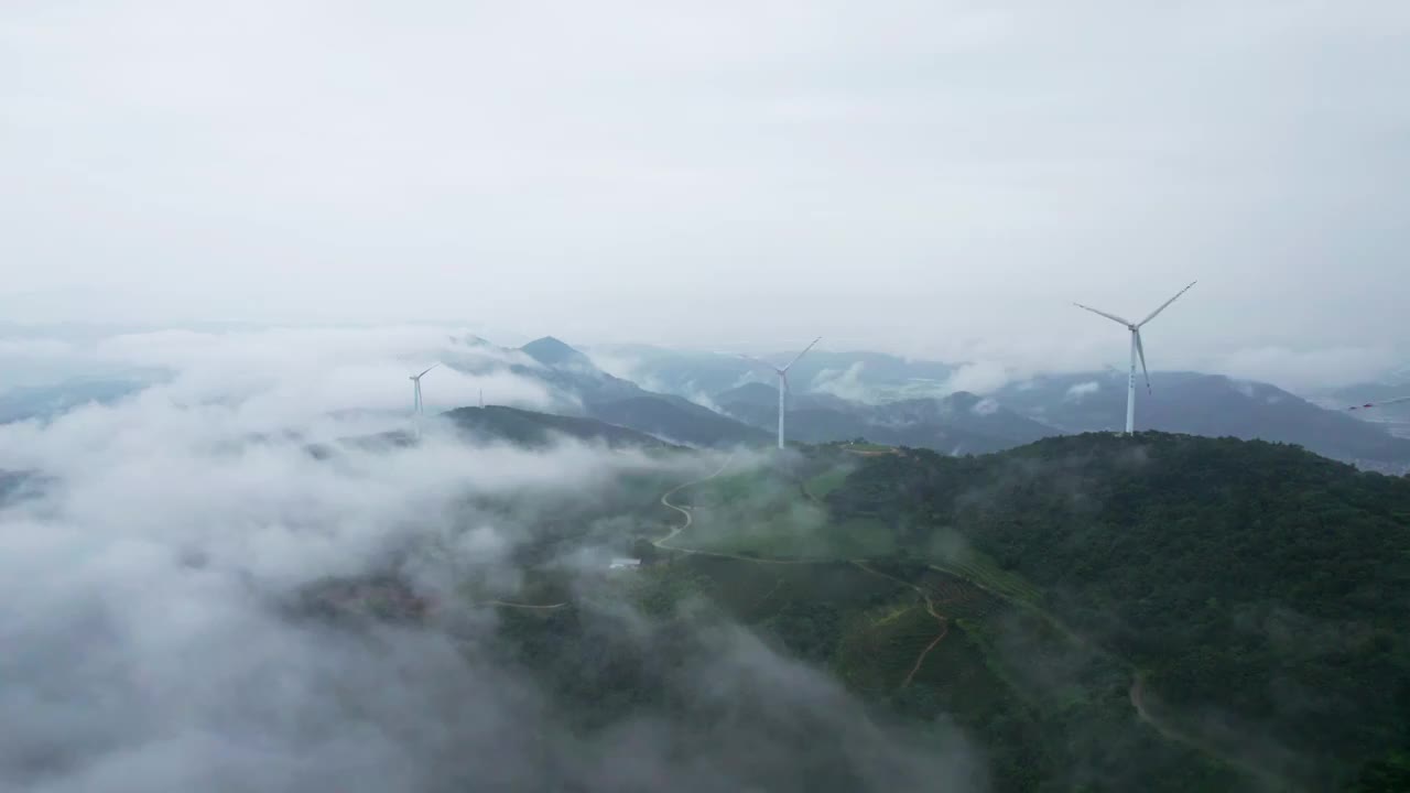 宁波宁海县枫槎岭风力发电厂雨后云海风车自然风光航拍视频素材