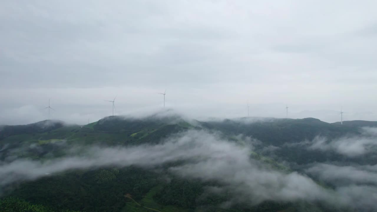 宁波宁海县枫槎岭风力发电厂雨后云海风车自然风光航拍视频素材