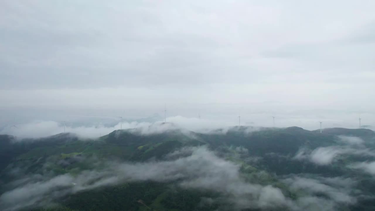 宁波宁海县枫槎岭风力发电厂雨后云海风车自然风光航拍视频素材