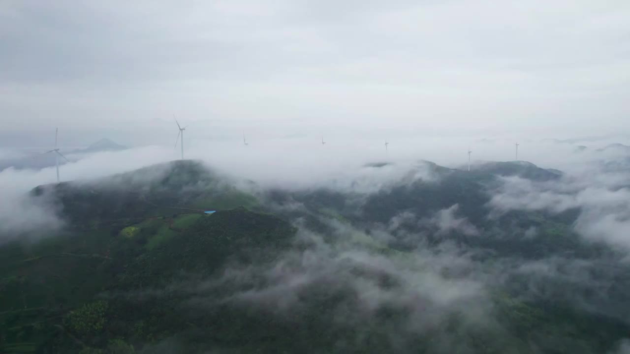 宁波宁海县枫槎岭风力发电厂雨后云海风车自然风光航拍视频素材