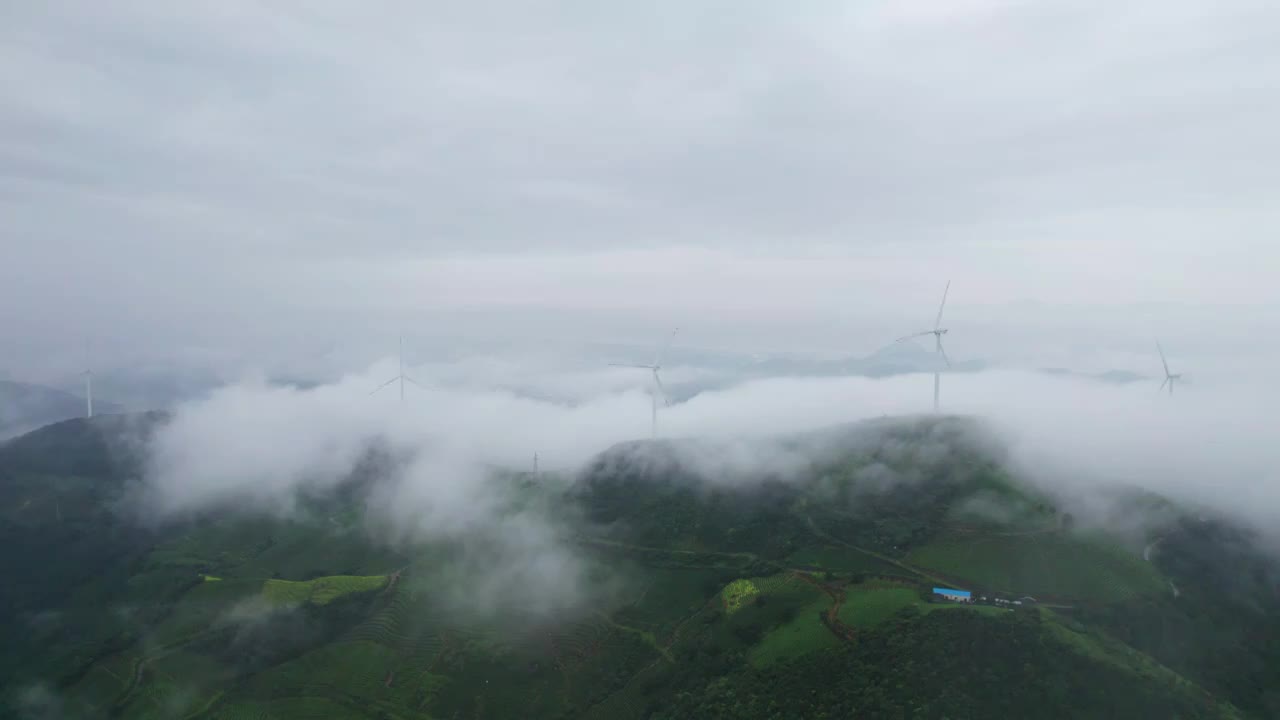 宁波宁海县枫槎岭风力发电厂雨后云海风车自然风光航拍视频素材