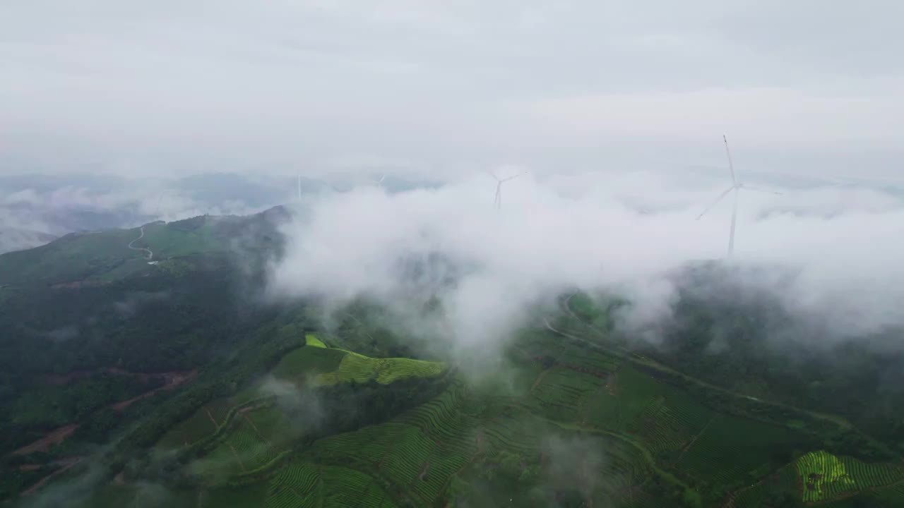 宁波宁海县枫槎岭风力发电厂雨后云海风车自然风光航拍视频素材