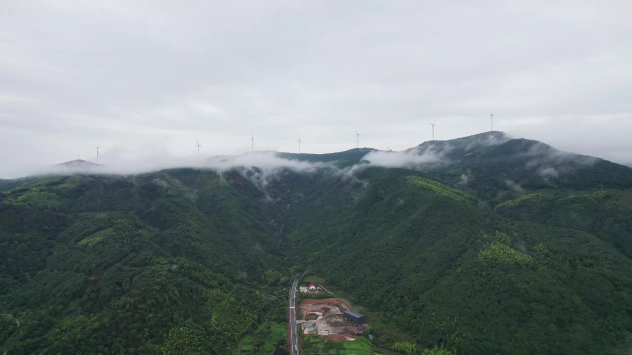 宁波宁海县枫槎岭风力发电厂雨后云海风车自然风光航拍视频素材