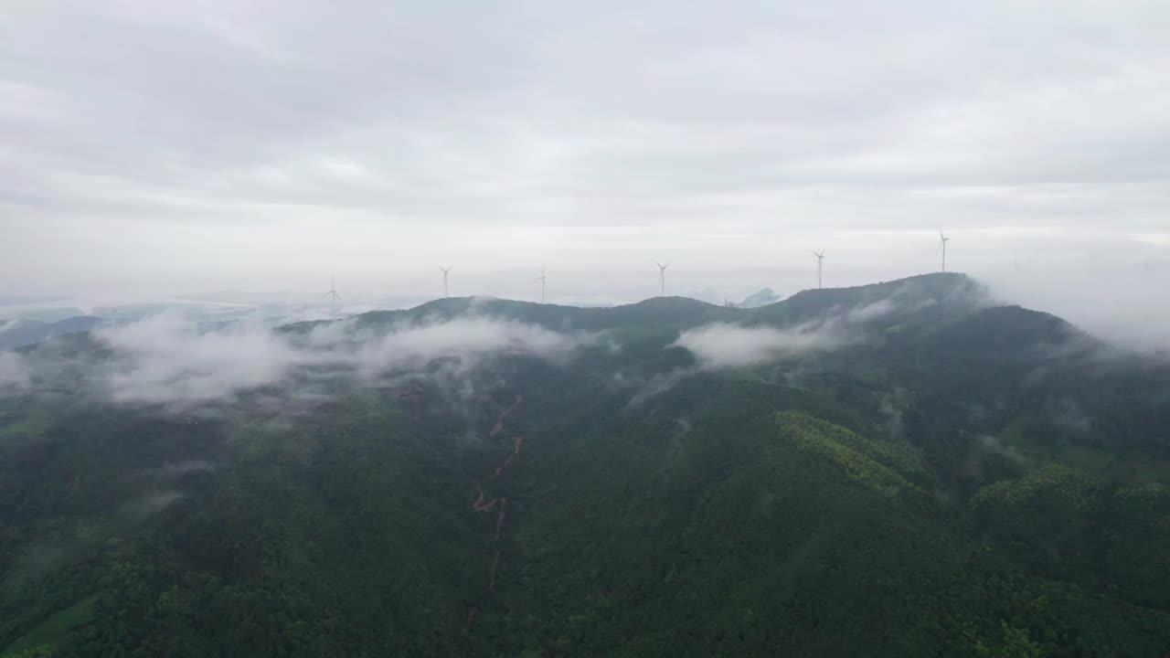 宁波宁海县枫槎岭风力发电厂雨后云海风车自然风光航拍视频素材