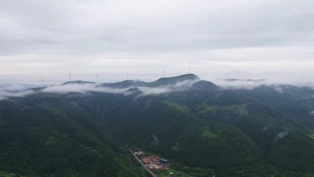 宁波宁海县枫槎岭风力发电厂雨后云海风车自然风光航拍视频素材