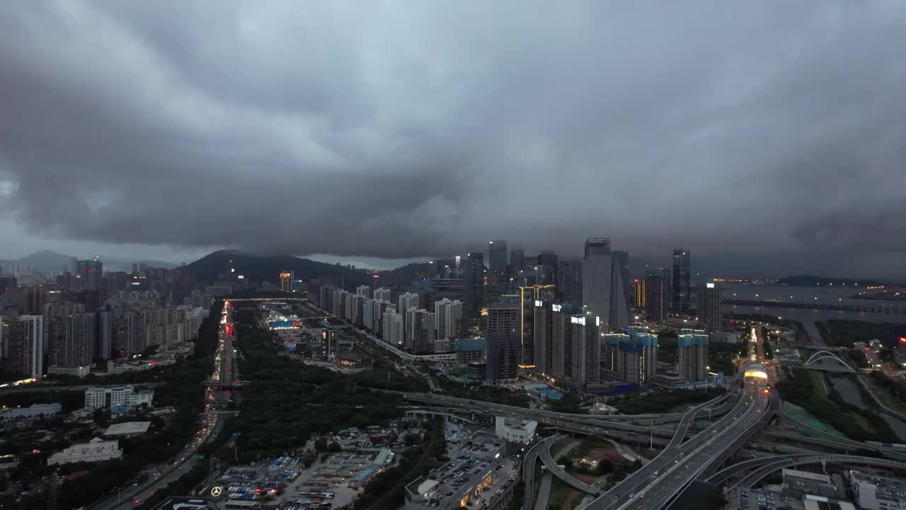 暴风雨下的深圳前海自贸区视频素材