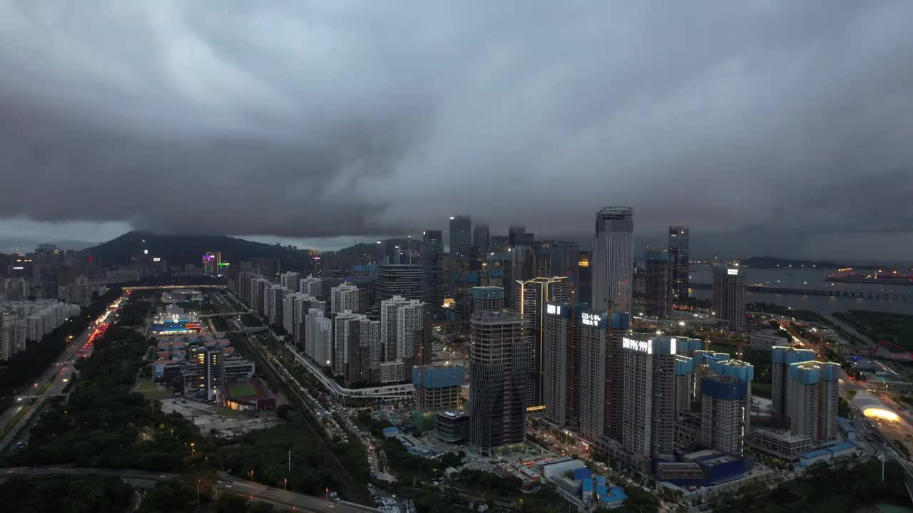 暴风雨下的深圳前海自贸区视频素材