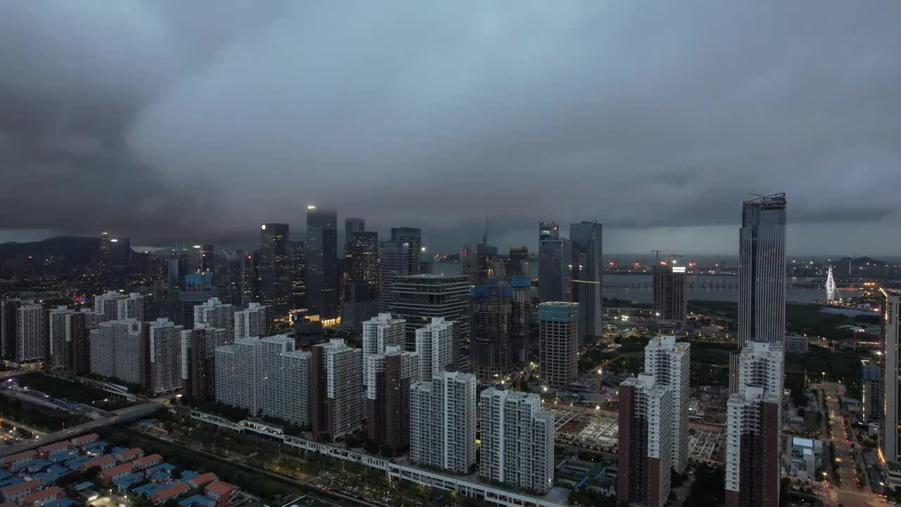 暴风雨下的深圳前海自贸区视频素材