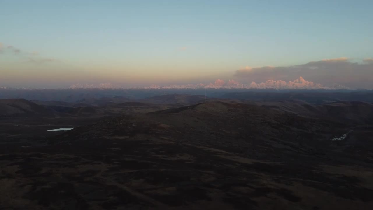 川西梳妆台高尔寺山垭口贡嘎雪山日落金山航拍视频下载